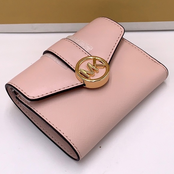 MICHAEL KORS
Carmen Medium Faux Leather Wallet
POWDER BLUSH COLOR - Picture 10 of 11